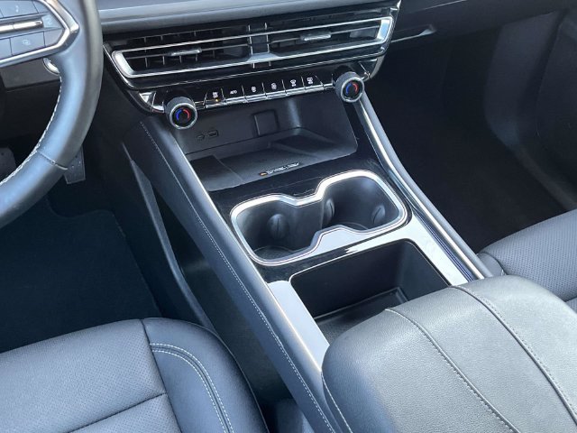 Used 2025 Chevrolet Traverse LT AWD/4WD image 14