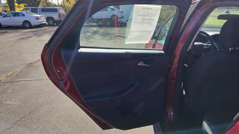 Used 2013 Ford Focus SE w/ SE Winter Pkg FWD image 14