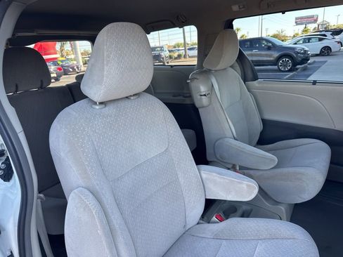 Used 2017 Toyota Sienna LE image 22
