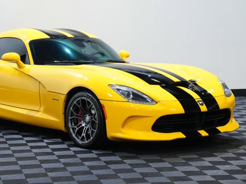 Used 2013 SRT Viper GTS w/ GTS Laguna Interior Pkg image 9