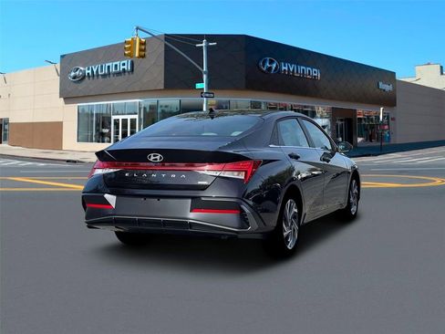 New 2026 Hyundai Elantra Limited FWD image 7