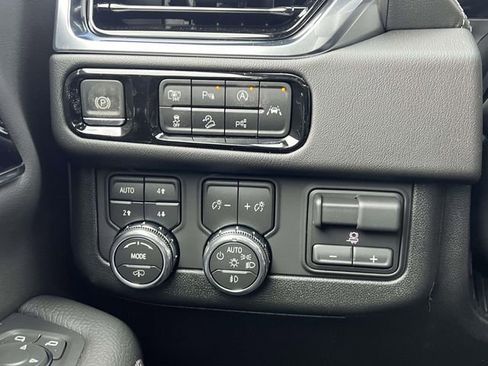 New 2026 GMC Yukon XL Denali w/ Denali Reserve Package image 30