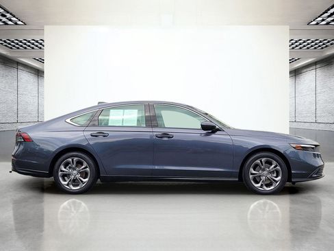 Used 2023 Honda Accord EX image 5