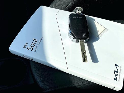 Certified 2025 Kia Soul LX w/ LX Technology Package FWD image 32