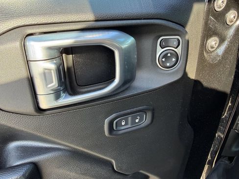 Used 2024 Jeep Wrangler Unlimited Rubicon AWD/4WD image 18