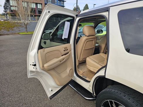 Used 2013 Cadillac Escalade Luxury AWD/4WD image 20