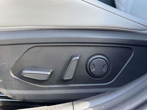 Used 2025 Hyundai Elantra Limited FWD image 16