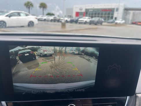 Used 2023 Nissan Altima 2.5 SV w/ SV Premium Package image 15