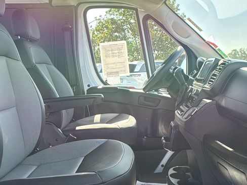 Used 2025 RAM ProMaster 2500 w/ Convenience Group FWD image 13