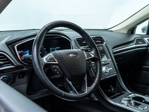 Used 2019 Ford Fusion Titanium image 13