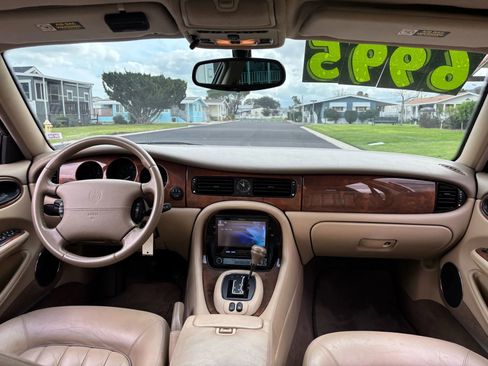 Used 2001 Jaguar XJ8 image 14