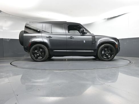 Used 2023 Land Rover Defender 110 X-Dynamic SE image 30