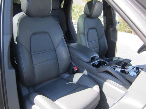 Used 2019 Porsche Cayenne AWD/4WD image 23