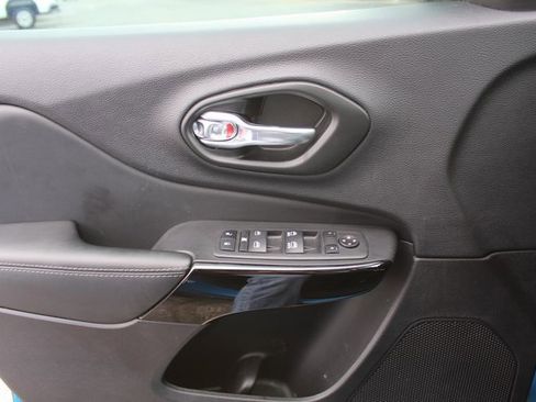 Used 2023 Jeep Cherokee Altitude Lux image 35