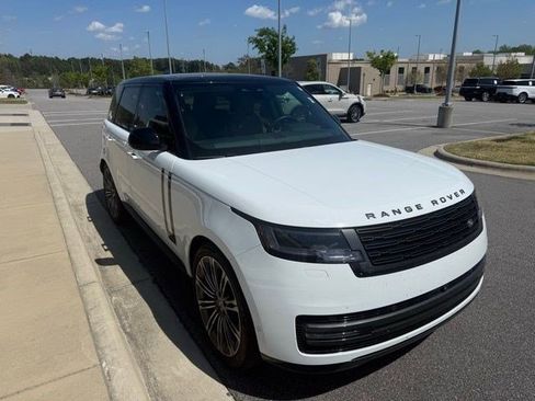 Used 2025 Land Rover Range Rover SE image 4