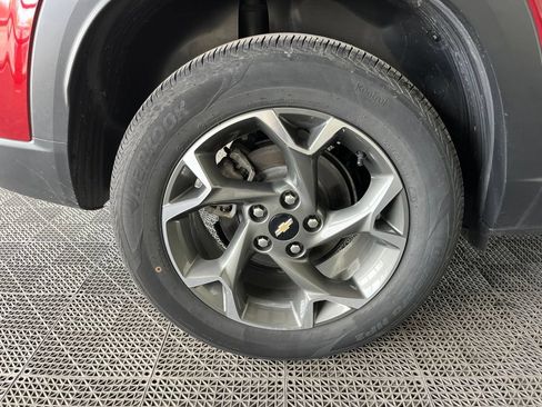 Used 2024 Chevrolet Trax LT FWD image 23