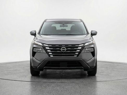 Used 2025 Nissan Rogue SV FWD image 2