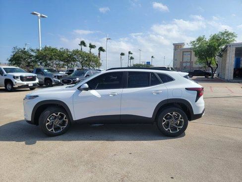 New 2026 Chevrolet Trax LT w/ Driver Confidence Package FWD image 4