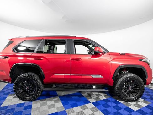 Used 2025 Toyota Sequoia Platinum AWD/4WD image 4