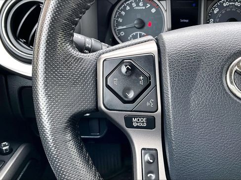 Used 2017 Toyota Tacoma SR5 AWD/4WD image 24