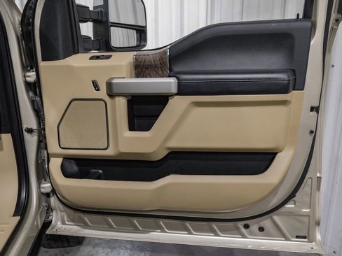 Used 2017 Ford F250 Lariat w/ Chrome Package image 45