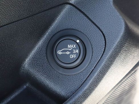 Used 2024 GMC Terrain SLT AWD/4WD image 15