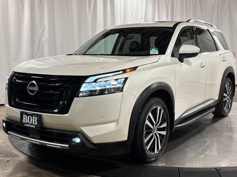 Used 2024 Nissan Pathfinder Platinum w/ Lighting Package (N93) AWD/4WD image 1