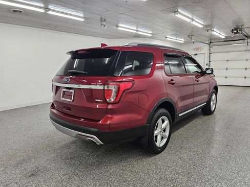 Used 2016 Ford Explorer XLT AWD/4WD image 4