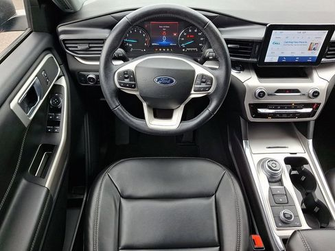 Used 2022 Ford Explorer XLT w/ Equipment Group 202A AWD/4WD image 11