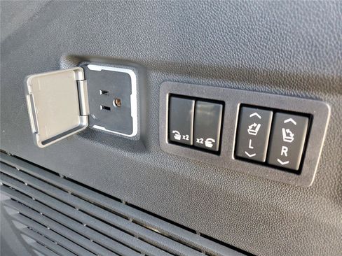 New 2026 GMC Yukon Denali w/ Denali Reserve Package image 9