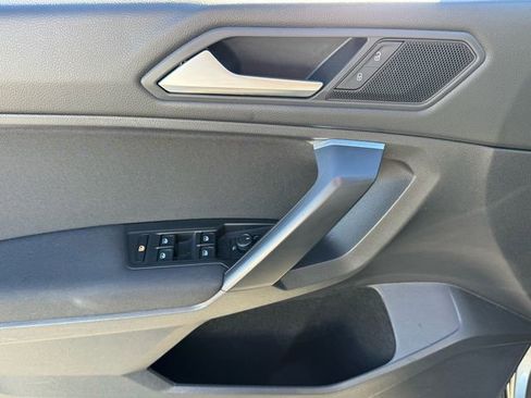 Used 2021 Volkswagen Tiguan S image 8