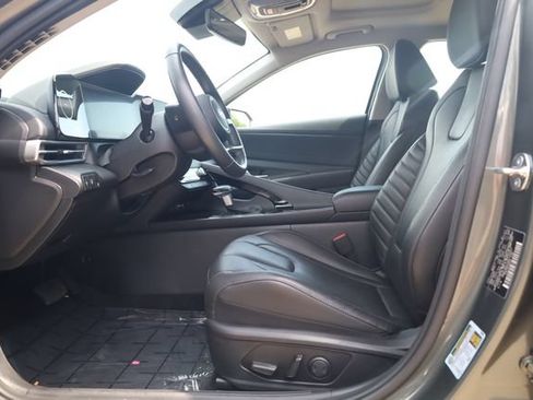 Certified 2025 Hyundai Elantra Limited FWD image 13
