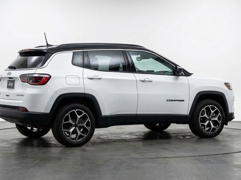 Used 2025 Jeep Compass Limited AWD/4WD image 11
