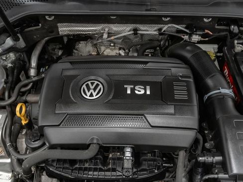Used 2017 Volkswagen GTI SE FWD image 4