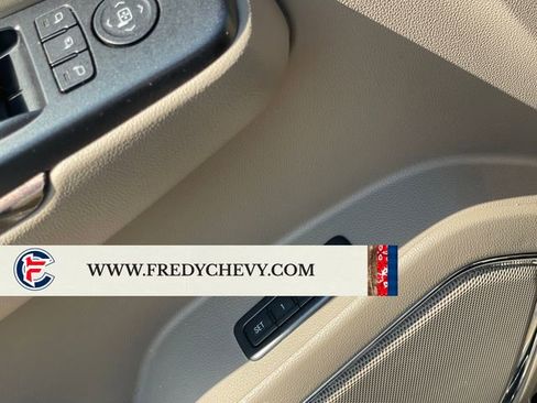 Used 2015 GMC Yukon XL SLT w/ Open Road Package AWD/4WD image 39