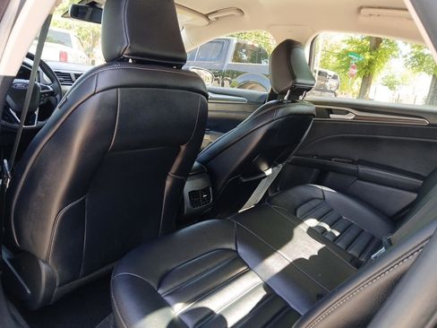 Used 2020 Ford Fusion SEL image 12