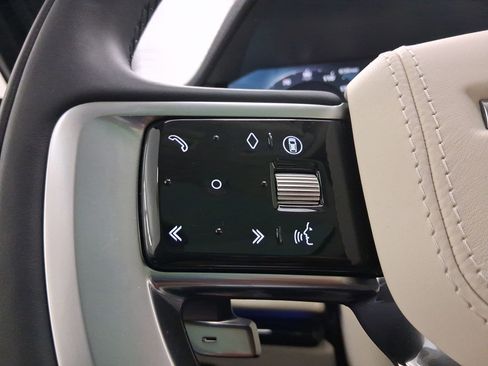 New 2025 Land Rover Range Rover Long Wheelbase SE image 16