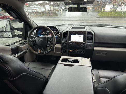 Used 2019 Ford F150 XLT w/ Trailer Tow Package image 10