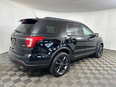 Used 2018 Ford Explorer XLT w/ Equipment Group 202A image 3