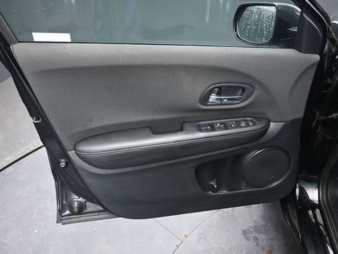 Used 2021 Honda HR-V LX image 14