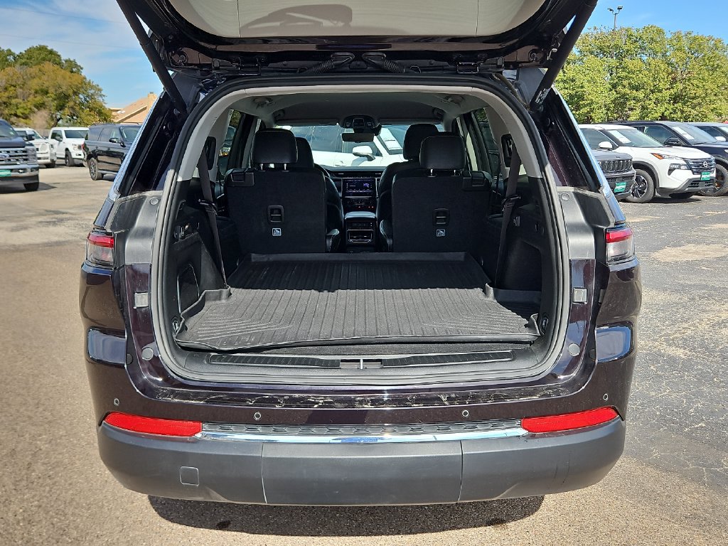 Used 2022 Jeep Grand Cherokee L Limited w/ Luxury Tech Group II RWD image 15