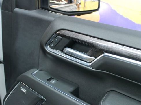 Used 2022 Chevrolet Silverado 1500 LTZ AWD/4WD image 9