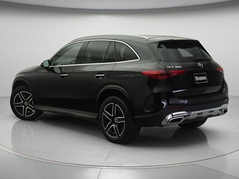 New 2026 Mercedes-Benz GLC 300 image 2