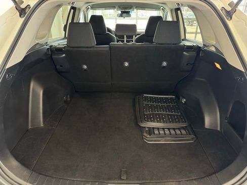 Used 2020 Toyota RAV4 LE AWD/4WD image 36