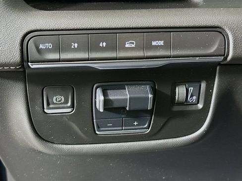 Used 2023 Cadillac Escalade Sport w/ LPO, Illumination Package AWD/4WD image 11