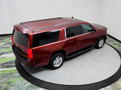 Used 2019 Chevrolet Suburban LT RWD image 36