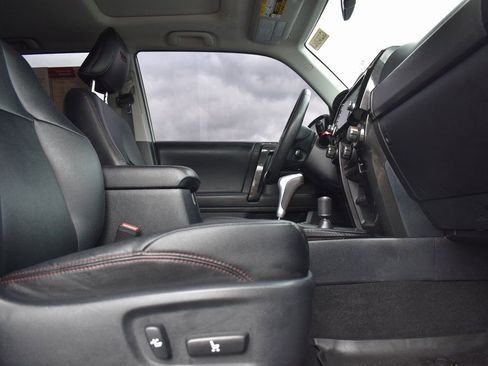 Used 2022 Toyota 4Runner TRD Off-Road Premium w/ Moonroof Package AWD/4WD image 6