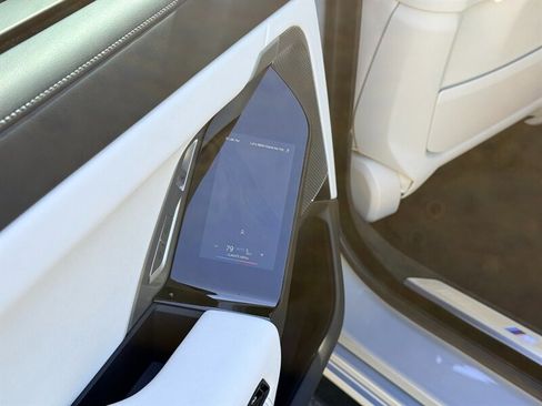 Used 2025 BMW 760i xDrive image 24