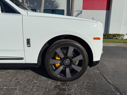 Used 2023 Rolls-Royce Cullinan image 3