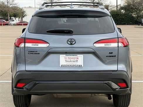 Used 2024 Toyota Corolla Cross SE image 9